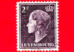 LUSSEMBURGO - Usato - 1948 - Profilo Della Granduchessa Charlotte (volta A Sinistra) Su Uno Sfondo Reticolato - 2 F - 1948-58 Charlotte De Perfíl Izquierdo