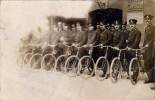 Carte-photo, Groupe D'agents Cyclistes (pannaux "Secours Aux Blessés" Au Second Plan), Paris XVe ?(ME) - Police - Gendarmerie