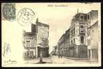 CPA  PRECURSEUR- FRANCE- FEURS (42)- LA RUE DE ST-ETIENNE EN 1900- ANIMATION- POMPE A EAU- COMMERCE DE LITERIE - Feurs