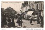 80 DOULLENS - Rue Du Bourg Un Jour De Marche - Doullens