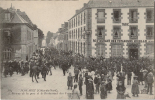 22 -PLOUARET - CPA -Avenue De La Gare, Restaurant Des Voyageurs - Passage De Militaires -  Vue Animée - Superbe état - Plouaret