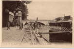 PARIS Vécu , Descente De Bateau , Reproduction D'une CPA - La Seine Et Ses Bords