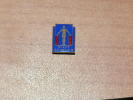 SENS  CLUB DE GYMNASTIQUE INSIGNE OFFICIEL 1950   PINS  EPINGLETTE " STADE SENONAIS  " - Boxe