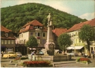 CPA ..  SUHL......WAFFENSCHMIEDE-DENKMAL U. BLICK ZUM DOMBERG....1963..voir Scan.. - Suhl