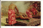 CPSM De Hawaï (USA): Luau Pig  ( Préparation Culinaire Traditionnelle Du Cochon ) - Autres & Non Classés