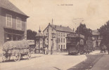 LE  VALDOIE   _  Gare Terminus Du Tram  Voiture Attelée à Deux Chevaux  Voiture Couverte Attend Vers L'Etale La Bonne Vi - Valdoie