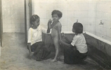 THAILANDE SIAM BANGKOK CARTE PHOTO TOILETTE DE BEBE - Thaïland