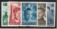 PAYS-BAS : TP N° 559/563 ** - Unused Stamps