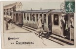 Bonjour De CHERBOURG ( Train Dessiné + Photographe Sur Le Quai ) Fantaisie - Cherbourg