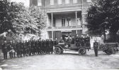 BEL REPRO DE PHOTO CARTONNE SAPEUR POMPIERS DE LA FERE SAINT GOBAIN CAMION POMPE  27.5 X 16.5 CM Bon Etat - Firemen