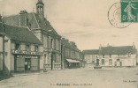 CPA 51 : ESTERNAY  Place Du Marché Avec Familistère Et Comptoirs Français      A VOIR  !!!!!! - Esternay