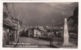 Carte Postale Des Années 30-40 De Savoie - Saint Michel De Maurienne - Le Monument Aux Morts Et La Place Du Marché - Saint Michel De Maurienne