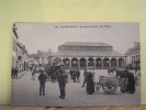 LANDIVISIAU (FINISTERE) LES MARCHES. LA GRANDE PACE. LES HALLES. - Landivisiau