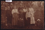 Le Locle (environs) : La Famille Dans Le Jardin : Reproduction D´une Photo Sur Verre (fendu Horizontalement) (8515) - Le Locle