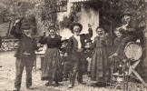 63 TYPES D'AUVERGNE - La Bourrée - Devant Le Bureau De Tabac - Auvergne Types D'Auvergne