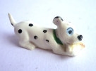 101 DALMATIEN - Figurine JIM - QUI RONGE UN OS Collier Vert - DISNEY TBE - Disney