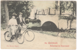 CPA DE HOUDAN RECEVEZ CE SOUVENIR - CYCLISTES - Houdan