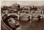 CP ITALLIENNE SEMI MODERNE /PONT SUR LE TIBRE ET VUE SUR DIFFERENTS MONUMENTS DE LA VILLE DE ROME - Bridges