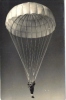 CARTE PHOTO - PARACHUTISTE EN ACTION - Edition Carte Photo - Parachutisme