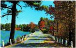 Refreshing Blue Water And Sunlit Sky Make A Delightful Autumn Drive - USA Nationale Parken