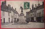 Dep 45 , Cpa  JARGEAU , 307 , La Place Du Martroi (52) - Jargeau