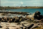 CPSM  PLOUGUERNEAU    La Grève Blanche Et Le Phare De L'ile Vierge - Plouguerneau