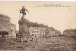 Chateauneuf De Randon Le Foirail Statue De Du Guesclin Et Croix De Mission - Chateauneuf De Randon