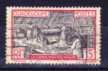 GUADELOUPE N°104 Oblitéré Taches De Rousseurs Au Verso - Used Stamps