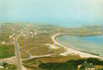 CPM   PLOUDALMEZEAU  Un Coin Du Village Et La Plage De Tréompan - Ploudalmézeau