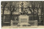 TREGUIER - Statue D'Ernest Renan Sur La Grand'Place. - Tréguier