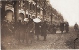 Carte Photo - VERDUN - Transport De Cadavres Sur Civières - ( Voir 2 Scans ) - Verdun