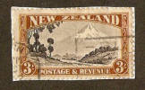 NEW ZEALAND 1941 3s (TOP VALUE OF THE SET) SG 590b SCARCE PERF 12½ FINE USED ON PIECE Cat £50 - Gebraucht