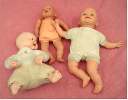 3 Alte Baby-Kunststoffpuppen , Beweglich - Ca. 30 Cm - Dolls