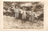 CARTE PHOTO . MODE . 3 Enfants En Costume De Bain, Sur La Plage - Mode