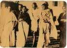 Mahatma Gandhi With Pupil, Picture Postcard, India As Scan - Mahatma Gandhi