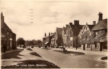 CPA . BROADWAY.. THE LYGON  ARMS....VERY LIVELY STREET.  1929...  Well State In.. - Andere & Zonder Classificatie