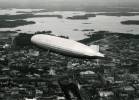 Entier Postal De Finlande Sur CP Avec Reprise D´un Timbre Ancien Et Illust. "Dirigeable Zeppelin" - Fesselballons