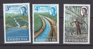 P3908 - BRITISH COLONIES RHODESIA Yv N°110/12 ** EAU - Rhodesia (1964-1980)