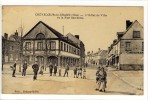 Carte Postale Ancienne Crevecoeur Le Grand - L'Hôtel De Ville Et La Rue Gambetta - Mairie - Crevecoeur Le Grand