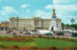 28658   Regno  Unito,    London,  Buckingham  Palace ,  And  Victoria  Memorial,  NV  (scritta) - Buckingham Palace
