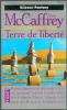 PRESSES-POCKET S-F N° 5562 " TERRE DE LIBERTE " Mc-CAFFREY - Presses Pocket
