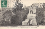 Cpa Paris, Square Du Père Lachaise, Enfants S'embrassant Au Pied De La Statue, Le Déclin Et L'aurore - District 20