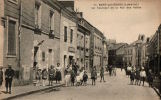 CPA   NORT-SUR-ERDRE  , Le Tournant De La Rue Des Halles , Très Animé. - Nort Sur Erdre