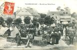 N°20786 -cpa Villers Bocage -marché Aux Petits Porcs- - Marchés