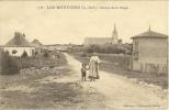 LES MOUTIERS - Route De La Plage - Les Maisons Et L'Eglise - Animé - TTB - Les Moutiers-en-Retz