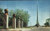 Russia-Postcard -Moscow-Avenue Of Spacemen By The Monument To Space Conquerors-unused - Raumfahrt