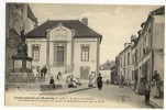 DONNEMARIE En MONTOIS. - La Place De La Mairie Et Le Monument Des Enfants Du Canton - Donnemarie Dontilly