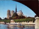 (100) Paris Bateaux Mouche - Paris Tourist Ship + Notre Dame De Paris Cathedral - Péniches