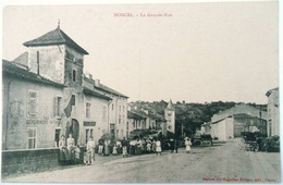 CPA GENDARMERIE NATIONALE MONCEL SUR SEILLE LA GRANDE RUE DRAPEAU BLEU BLANC ROUGE ANIMEE GENDARMES GENDARME - Policia