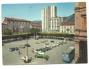 Carrare (Italie, Toscana) : Vue Générale Sur La Place Farini, Arrêt Des Cars Et Parking En 1950 (animée). - Carrara